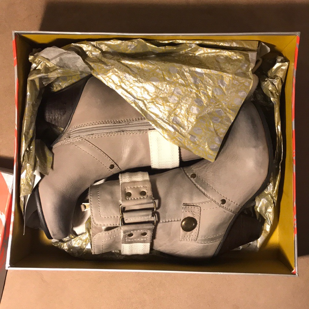 Kelsi Dagger boots